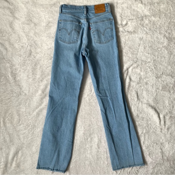 Levi Ribcage Straight Lightwash Jeans - Picture 2 of 7